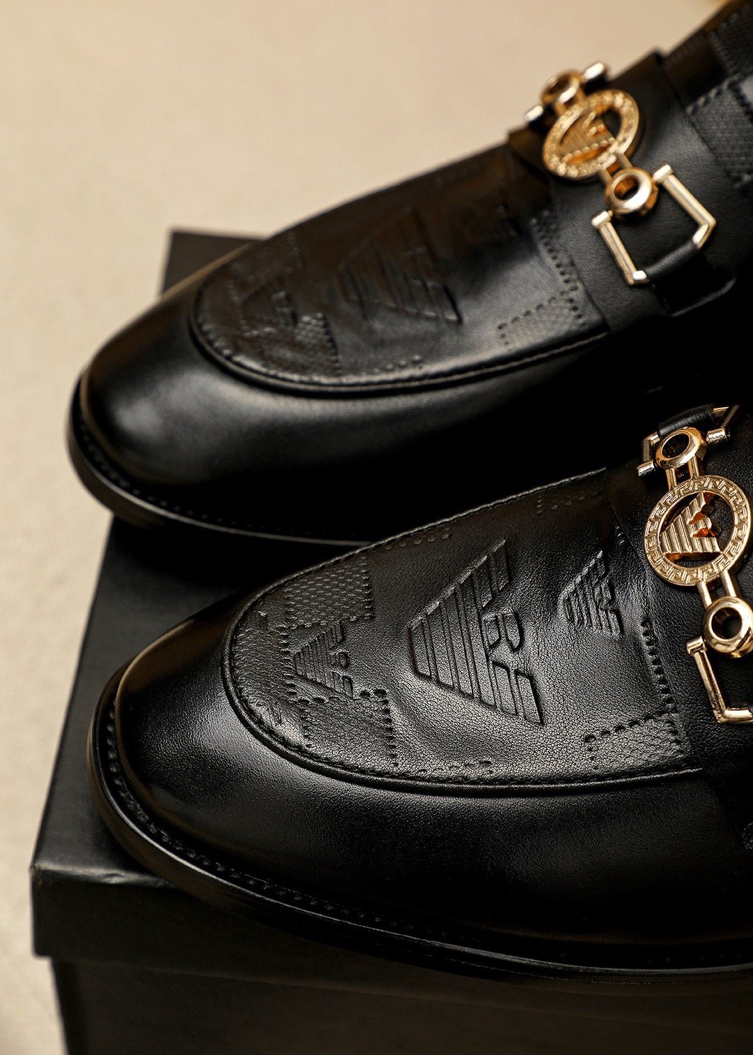 微商相册测试鞋子-Armani Black Embossed Bit Loafers — detail