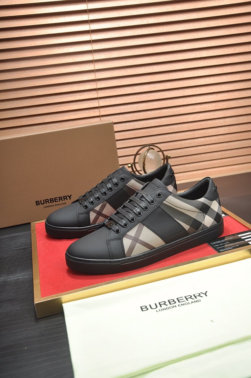 Burberry Check-Panel Low-Top Sneakers — model
