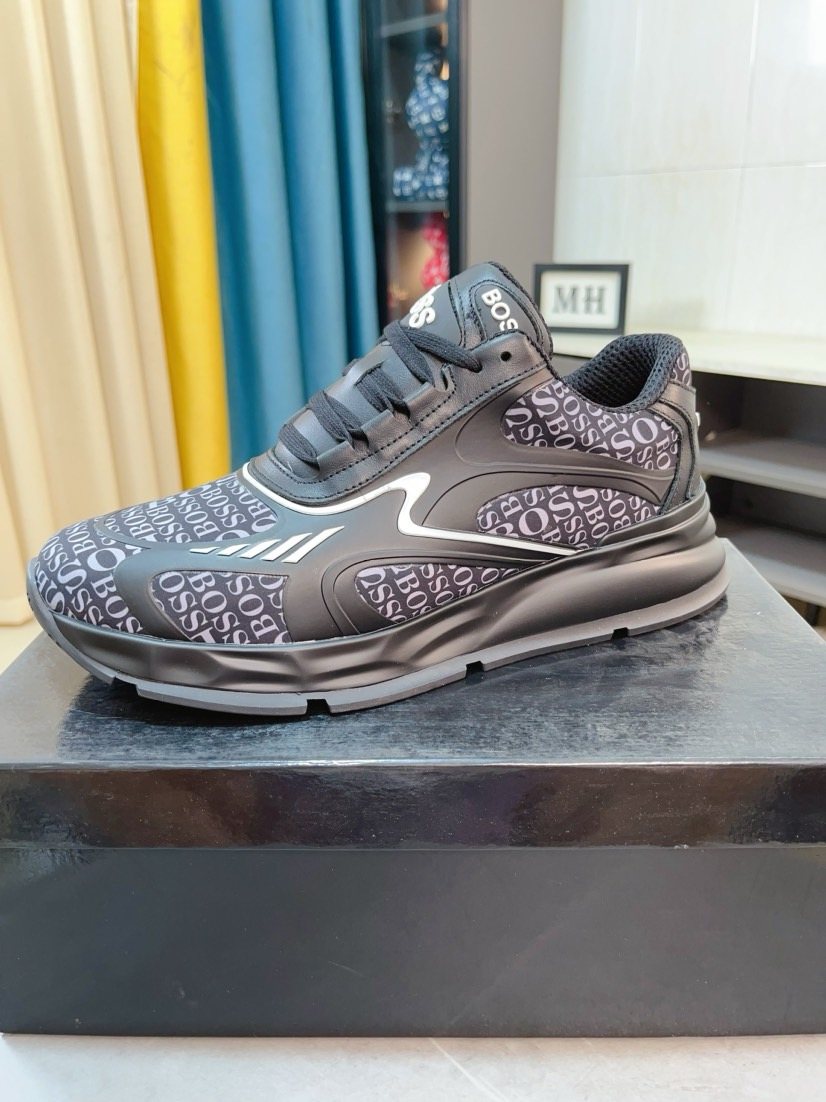 HUGO BOSS Logo-Pattern Low-Top Sneakers — side