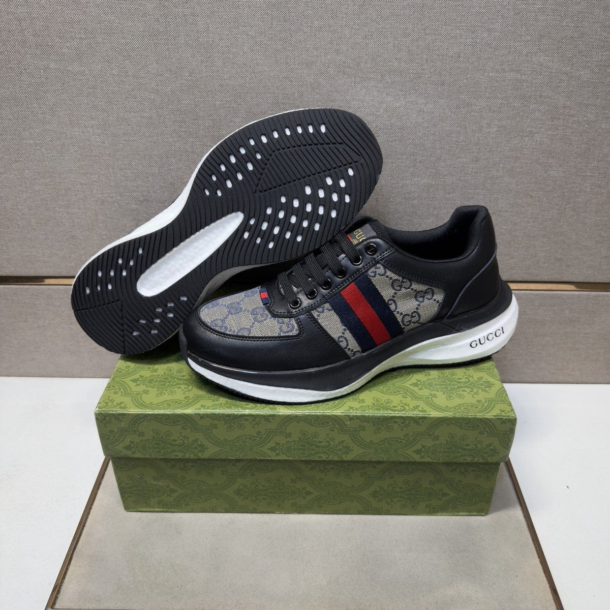 Gucci Stripe Low-Top Sneakers — front