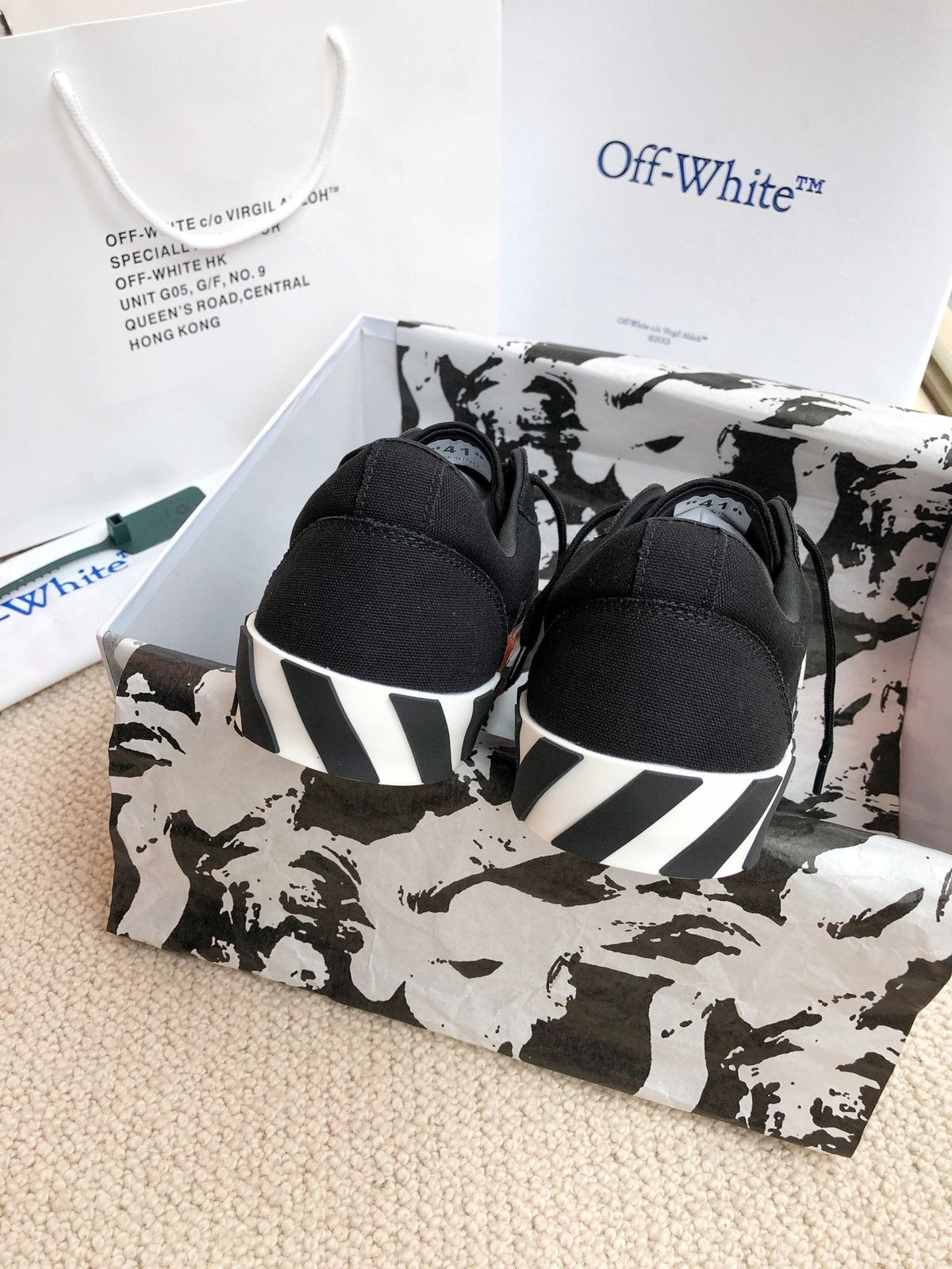 Off-White Arrow Graphic Low-Top Sneakers — back